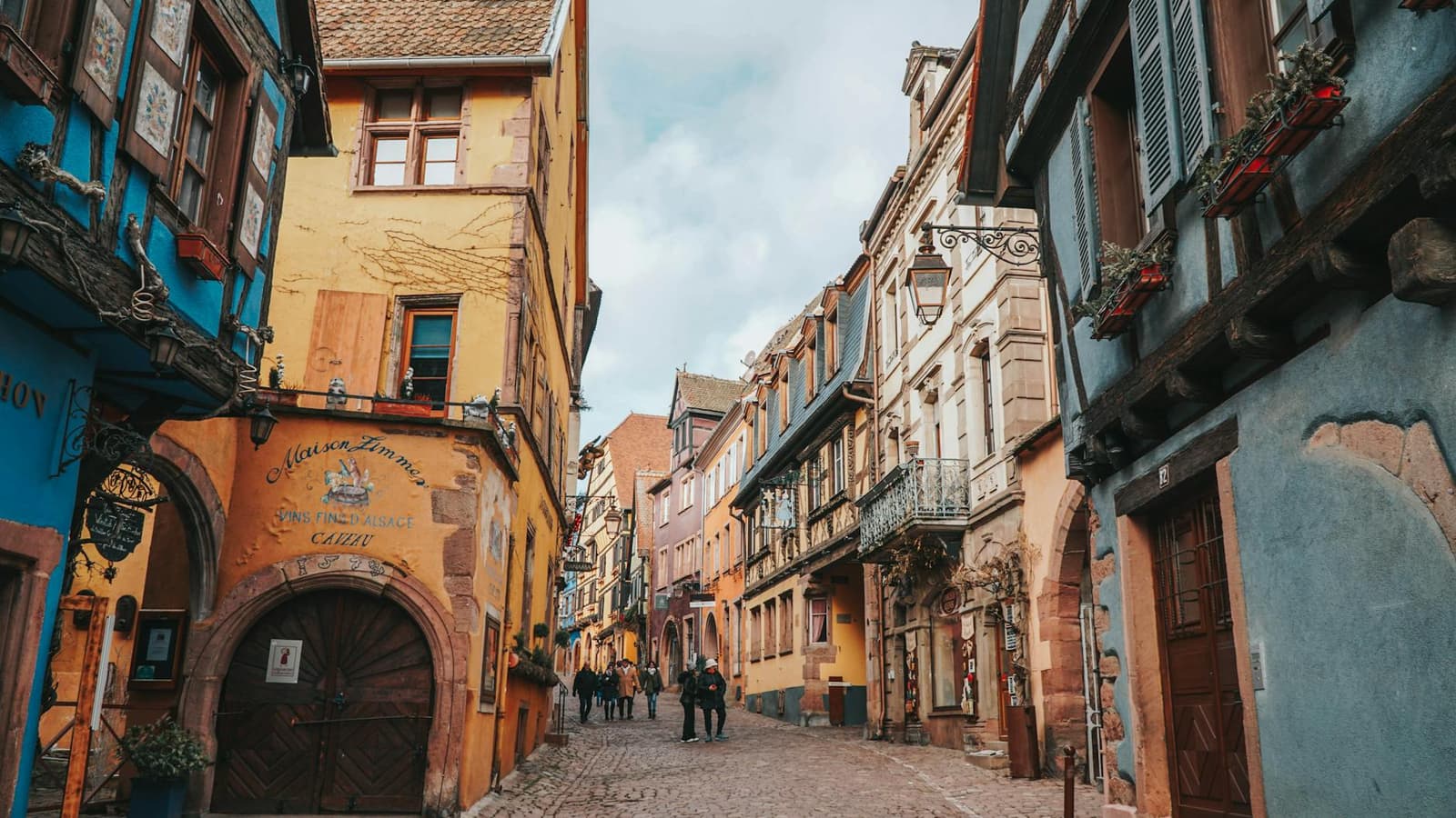 Buktrip hidden gems travel — a quiet, beautiful corner of a historic city at golden hour Buktrip hidden gems travel — a quiet, beautiful corner of a historic city at golden hour